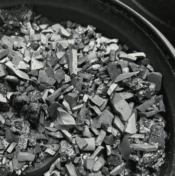 SiC ကြီးထွားမှုတွင် မမြင်နိုင်သော ပုလင်းလည်ပင်း- 7N Bulk CVD SiC ကုန်ကြမ်းသည် ရိုးရာအမှုန့်ကို အဘယ်ကြောင့် အစားထိုးသနည်း။